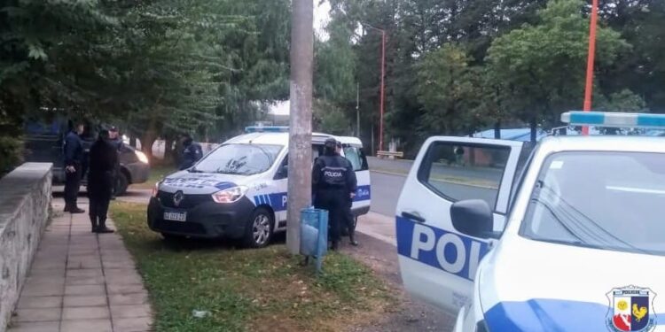 2 detenidos en un allanamiento en el barrio Los Eucaliptus