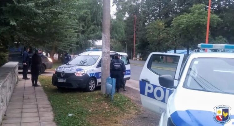 2 detenidos en un allanamiento en el barrio Los Eucaliptus