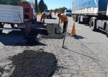 Continúa la reparación de baches y luminarias en la Av. Santos Ortiz y en las rutas 9 y 20
