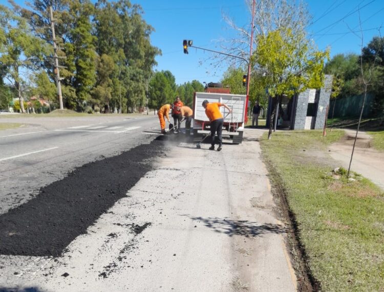 Continúa la reparación de baches y luminarias en la Av. Santos Ortiz y en las rutas 9 y 20
