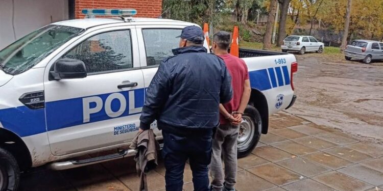 Un hombre sustrajo elementos de un comercio de Juana Koslay luego de romper un vidrio y fue demorado