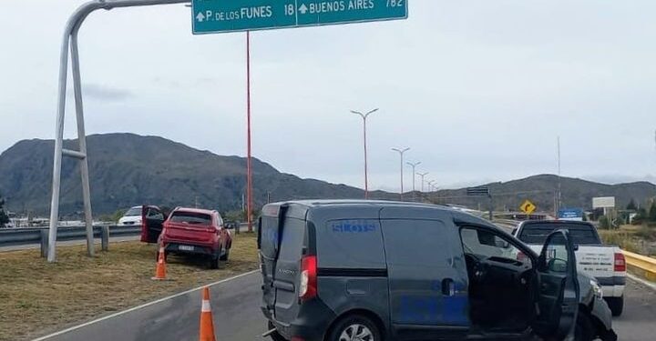 Choque en cadena en la avenida José Santos Ortíz