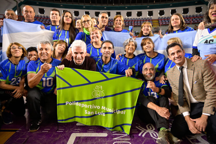 En el “Ave Fénix” se presentó el programa que continúa con la política de deporte para adultos mayores