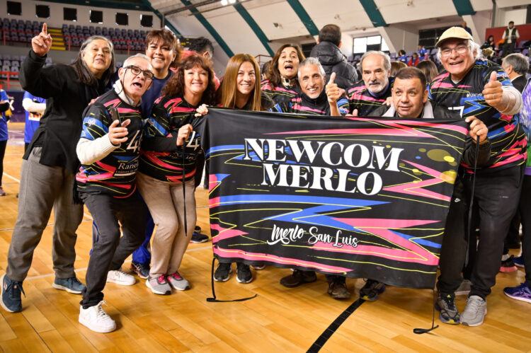 En el “Ave Fénix” se presentó el programa que continúa con la política de deporte para adultos mayores