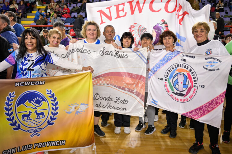En el “Ave Fénix” se presentó el programa que continúa con la política de deporte para adultos mayores