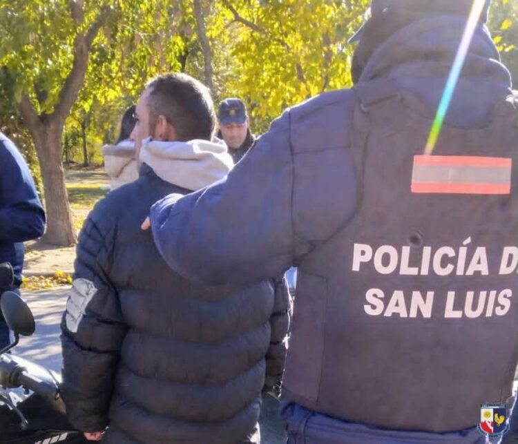 Demoraron a un sujeto con elementos de dudosa procedencia en el barrio Vicente Dupuy