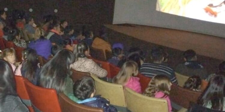 El cine de la EDIRO tuvo un fin de semana con sala llena y doble función