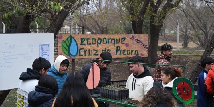 Alumnos de la escuela técnica de Naschel visitaron el Ecoparque de Cruz de Piedra