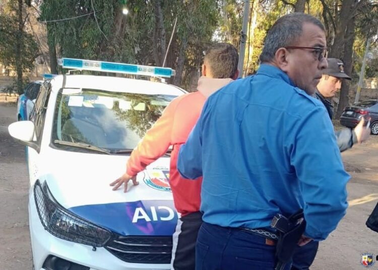 Un joven y un hombre fueron demorados por ingerir bebidas alcohólicas y por ocasionar disturbios en la vía pública
