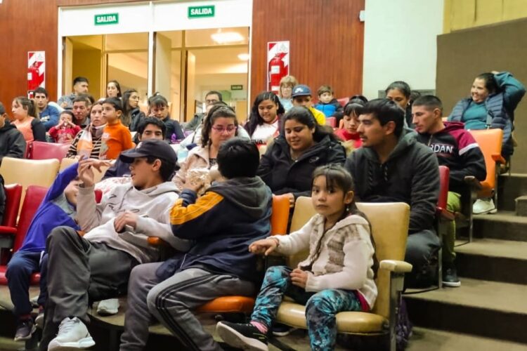 El fin de semana largo en la EDIRO fue con cine, cultura y pasión por la Scaloneta