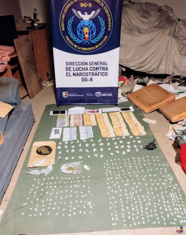 Juana Koslay: la Policía anuló dos kioscos de drogas, incautó sustancias valuadas en más de 3 millones de pesos y detuvo a tres hombres