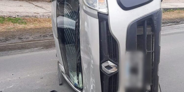 Un vehículo volcó en la ruta provincial 18