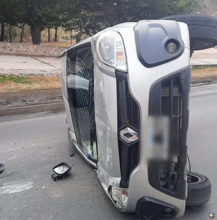 Un vehículo volcó en la ruta provincial 18