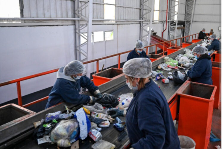 En Donovan, alumnos de la escuela pública digital pueden tomar clases en su lugar de trabajo