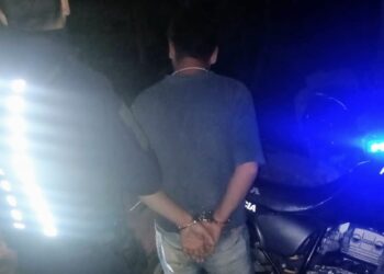 El Volcán: la Policía demoró a un hombre que amenazó con un cuchillo a un comerciante