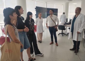 Estudiantes españoles visitaron el hospital ‘Carrillo’