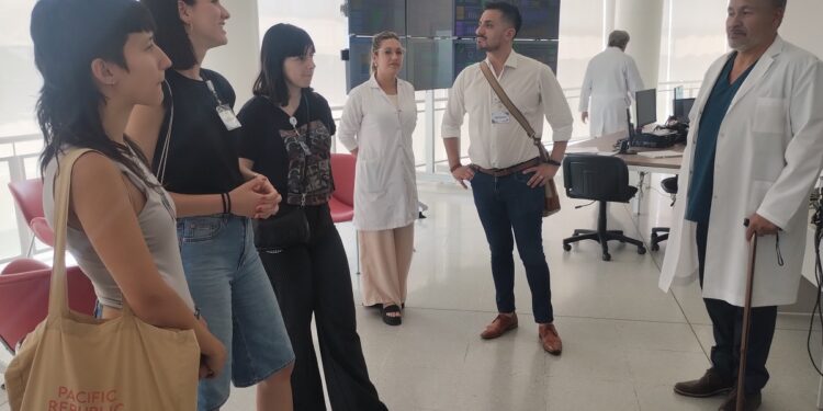 Estudiantes españoles visitaron el hospital ‘Carrillo’