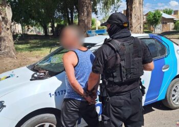 Demoraron a un individuo por violencia de género y por provocar disturbio frente a una vivienda