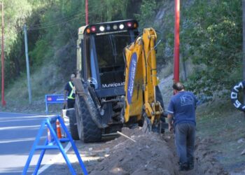 Recambian cañerías de distribución del agua en Las Chacras.
