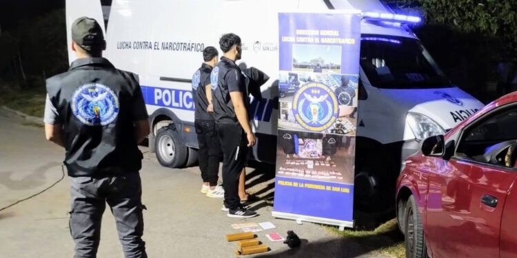 Incautan droga valuada en casi 17 millones de pesos y detuvo a un hombre en Juana Koslay
