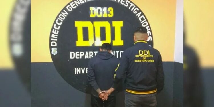 Detienen a un hombre por millonario robo y vecinos desatan batalla contra la Policía