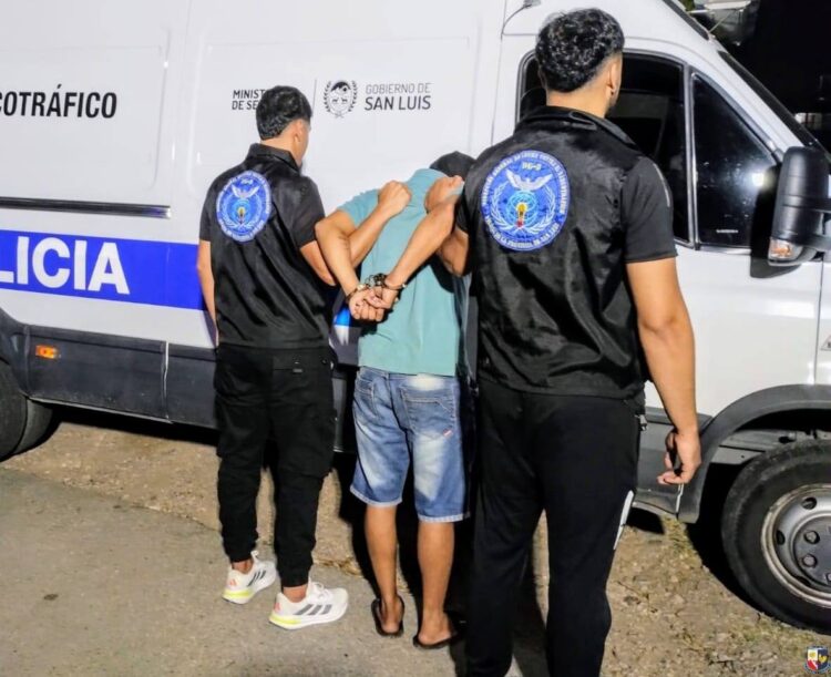 Incautan droga valuada en casi 17 millones de pesos y detuvo a un hombre en Juana Koslay