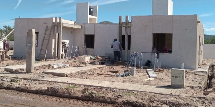 Las nuevas viviendas de Juana Koslay ya cuentan con membrana de impermeabilización