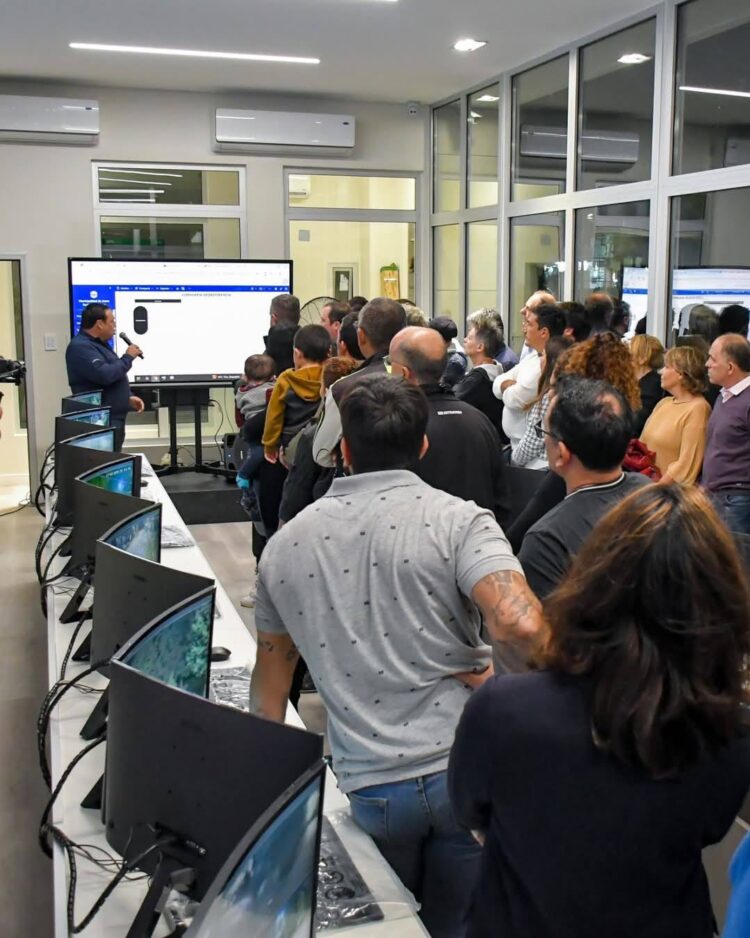 Comerciantes de Juana Koslay visitaron el nuevo Centro de Operaciones y Monitoreo