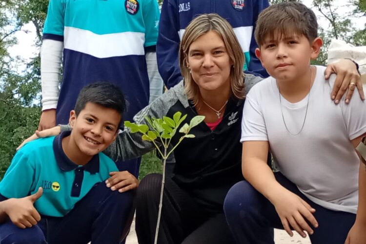 Forestaron un espacio verde recuperado en el barrio Dupuy