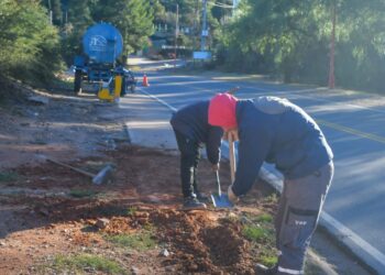 Realizan tareas de bacheo sobre tuta prov. 18