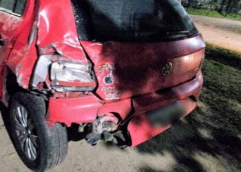 Una mujer fue hospitalizada tras un choque entre dos vehículos y dio positivo en el alcotest; el otro conductor también manejaba alcoholizado