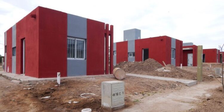 Los colores y las terminaciones avanzan en las nuevas viviendas de Juana Koslay