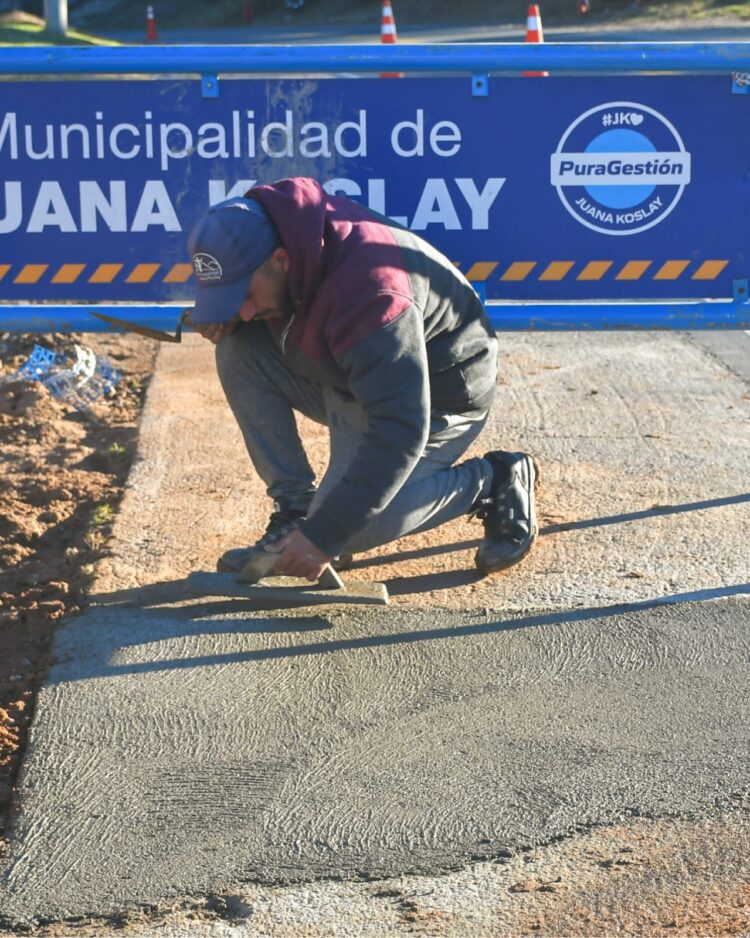 Realizan tareas de bacheo sobre tuta prov. 18