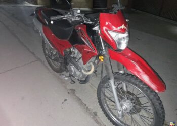 Un hombre resultó lesionado tras embestir en una motocicleta a un perro