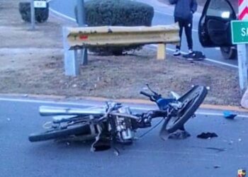 Un joven resultó herido tras un choque entre una moto y un auto