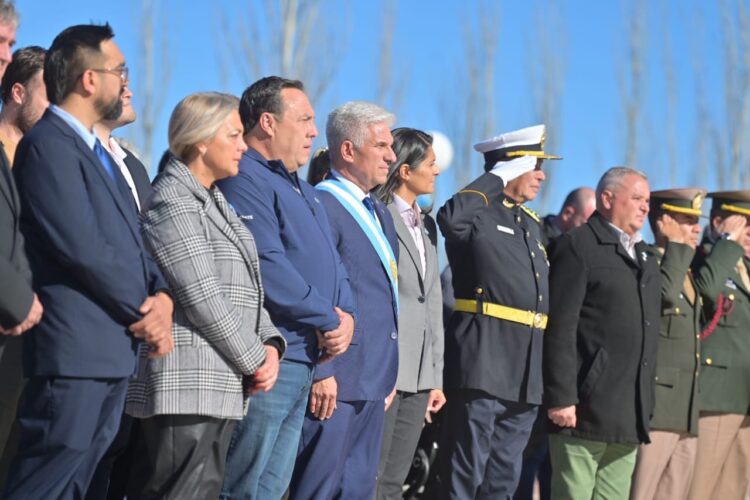 Estudiantes aspirantes del ISSP juraron lealtad a la Bandera Argentina