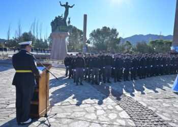 Estudiantes aspirantes del ISSP juraron lealtad a la Bandera Argentina