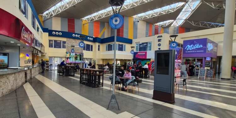 Los comerciantes presentan propuestas para renovar los locales de la EDIRO