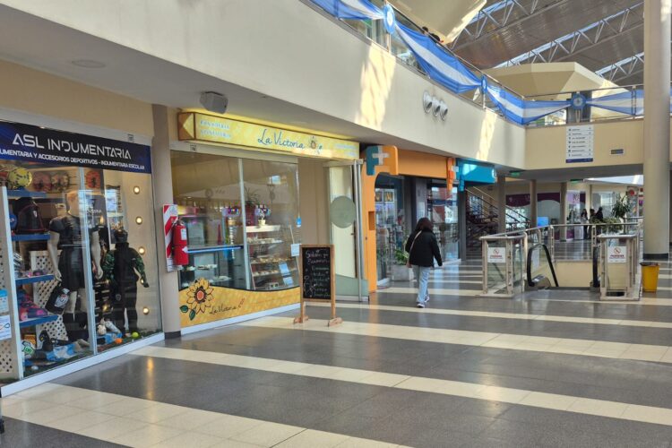 Los comerciantes presentan propuestas para renovar los locales de la EDIRO