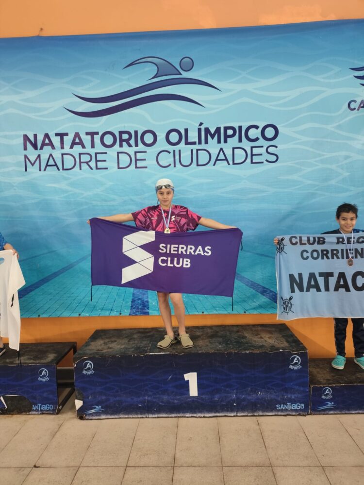 Joven talento en natación de Juana Koslay fue convocado para representar al país.