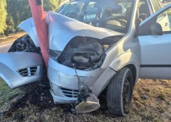Tres personas, entre ellas un niño de 10 años, resultaron heridas tras un accidente en la avenida Santos Ortiz