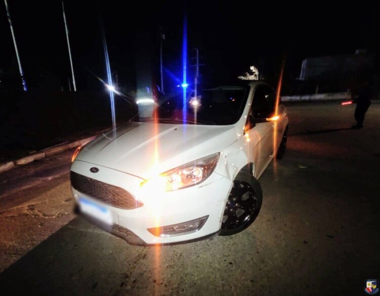 Un joven resultó lesionado tras un choque entre una moto y un auto