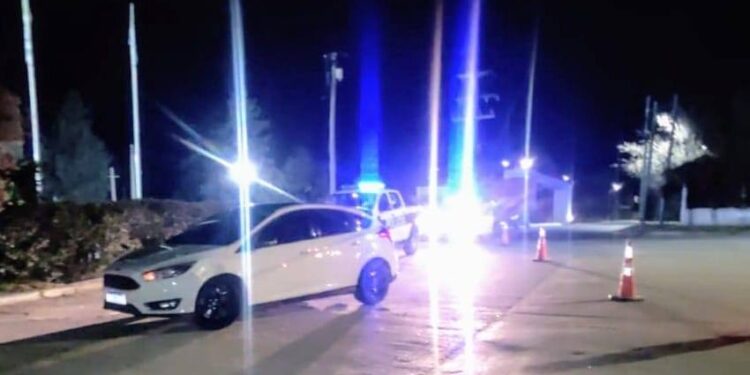 Un joven resultó lesionado tras un choque entre una moto y un auto