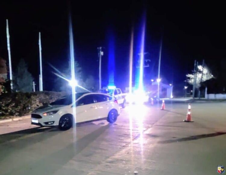 Un joven resultó lesionado tras un choque entre una moto y un auto