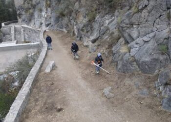 Refuerzan trabajos de mantenimiento en el dique Cruz de Piedra.