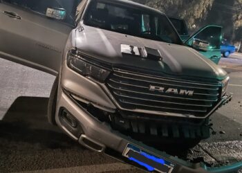 Accidente frente a un supermercado en Juana Koslay, dejó dos heridos.