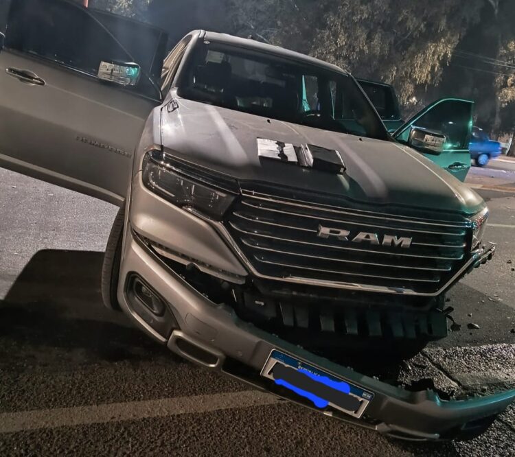 Accidente frente a un supermercado en Juana Koslay, dejó dos heridos.