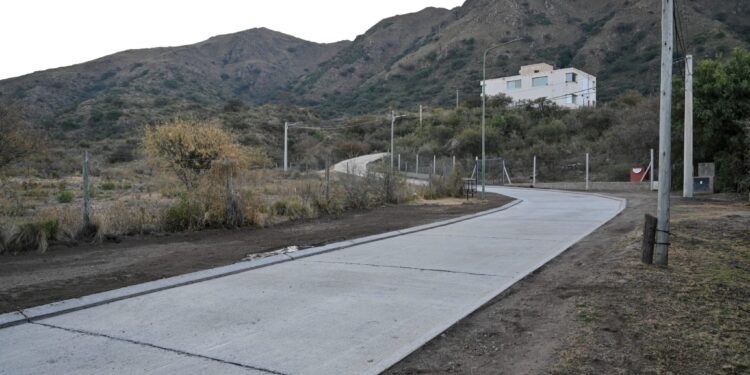 Inauguraron tramo de hormigonado en calle Los Pejes