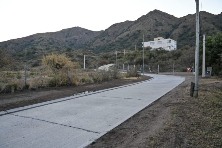 Inauguraron tramo de hormigonado en calle Los Pejes