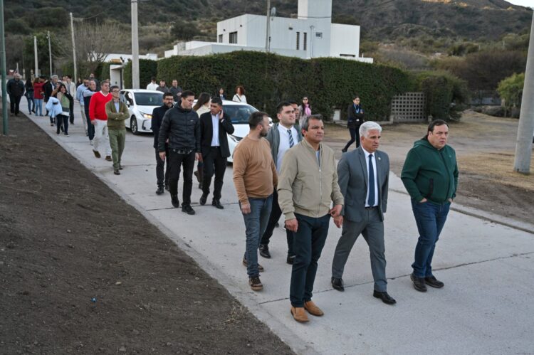 Inauguraron tramo de hormigonado en calle Los Pejes